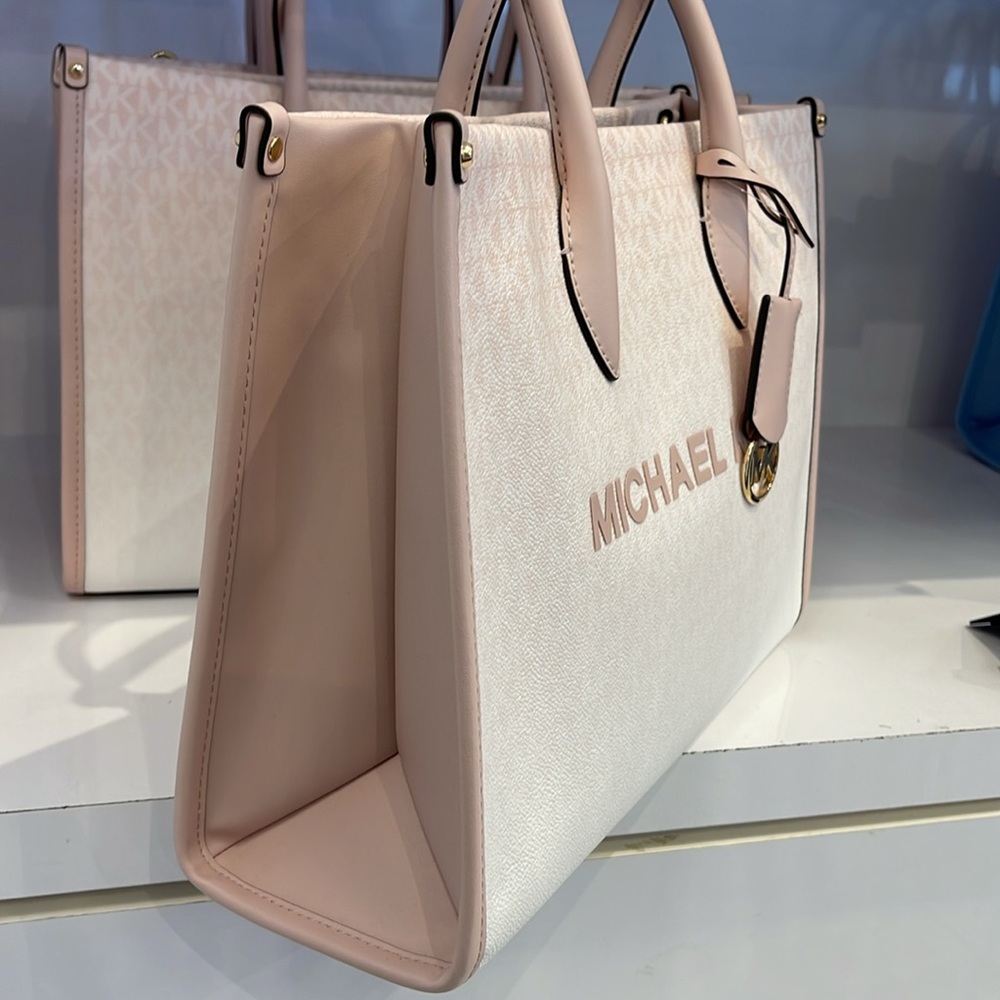 MICHAEL KORS Mirella Medium EW Ombré Logo Tote Bag
POWDER BLUSH
NWT - Picture 3 of 12